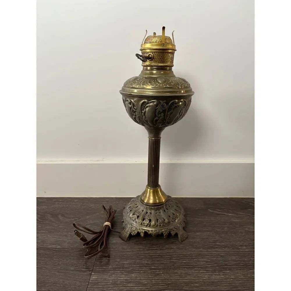 Antique 1890’’s Century Brass Oil Kerosene Electrified Parlor Lamp